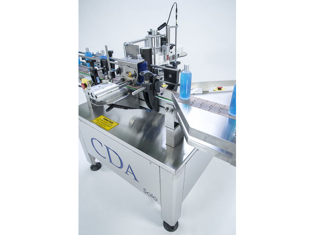 Automatische Etikettiermaschine für zylinderförmige und konische Produkte - Modell Solo - CDA Remplisseuses &amp; Étiqueteuses