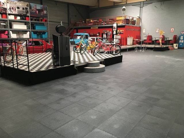 Die recycling PVC Bodenfliesen : EASYTILE 7 | Kontakt GROUPE TLM