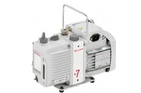 Ölgedichtete Drehschieberpumpen der Baureihen E2M0.7 200 bis 230 V, einphasig, 50/60 Hz, IEC 60320-Anschlüsse