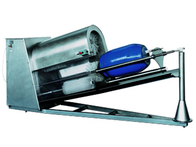 Automatische Reinigung von Fässern