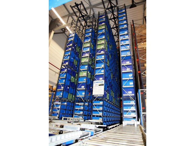 Regalbediengeräte für Behälter