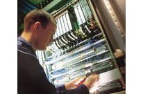 AUFRÜSTUNG DER STEUERUNG MIT ULTRASCHALL- POSITIONSMESSUNG