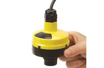 Ultraschall-Niveaumessumformer und -regler