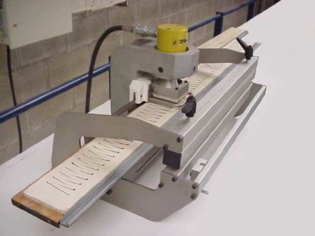 LTU100V7 Halbautomatische Fingerstanze LTU100V7