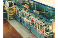 Automobilindustrie: Linearmaschine für Montage Hydraul Spannvorrichtung